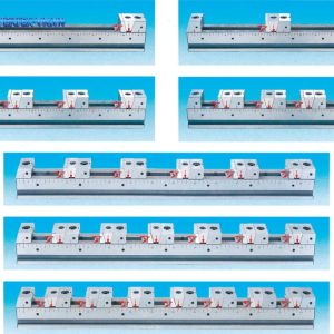 Ê tô dãy VERTEX VFS gá từ 1 đến 7 phôi trên một ray, mũi tên chỉ hàm cố định