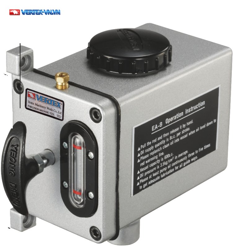 Bơm dầu bôi trơn bằng tay VERTEX EA-8 kiểu kéo cần, có nhãn hướng dẫn trên thân bơm