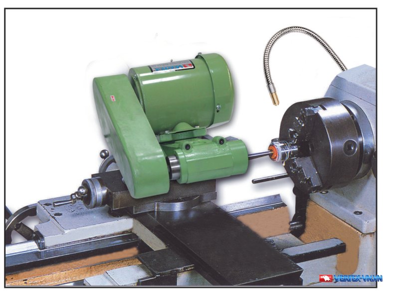 Đầu mài trên máy tiện VERTEX đang mài lỗ chi tiết kẹp trên mâm cặp máy tiện — For Internal Grinding