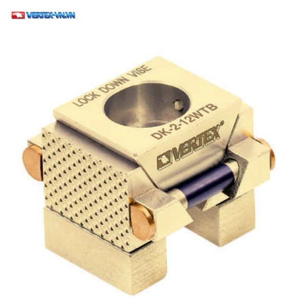 Ê tô Lock Down VERTEX DK-2-12WTB hàm khía, có khối đế vàng đồng ở phía dưới thân