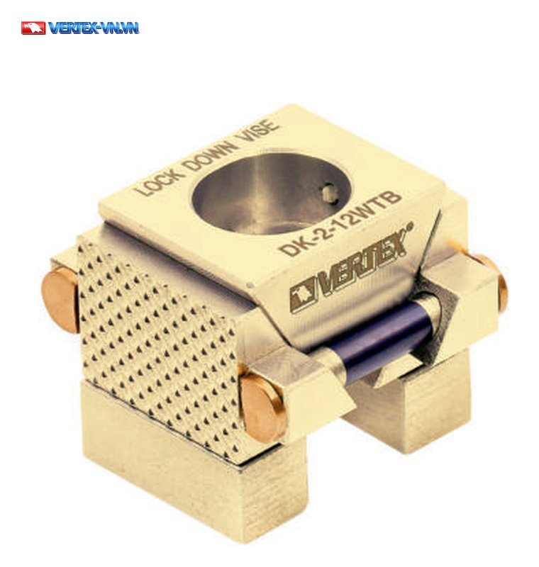 Ê tô Lock Down VERTEX DK-2-12WTB hàm khía, có khối đế vàng đồng ở phía dưới thân Ê tô Lock Down VERTEX DK-2-12WTB hàm khía, có khối đế vàng đồng ở phía dưới thân