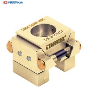 Ê tô Lock Down VERTEX DK-2-12WTF hàm trơn, có khối đế vàng đồng ở phía dưới thân