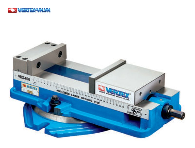 Ê tô độ mở lớn khóa góc VERTEX VDX-690-S có đế tròn màu xanh dương dưới thân, thước chia vạch trên thân