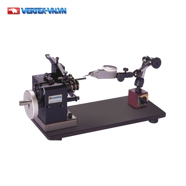 Thiết bị đo độ đảo VERTEX VRT-25 Runout Tester cho phôi ø0.5–ø10.0 mm; hình minh họa có đế từ và đồng hồ so, hai món này không đi kèm